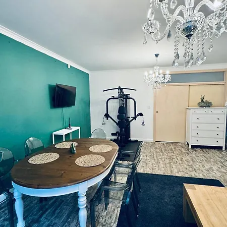 Przestronny Rodzinny - 110m2 Taras 25m2 *