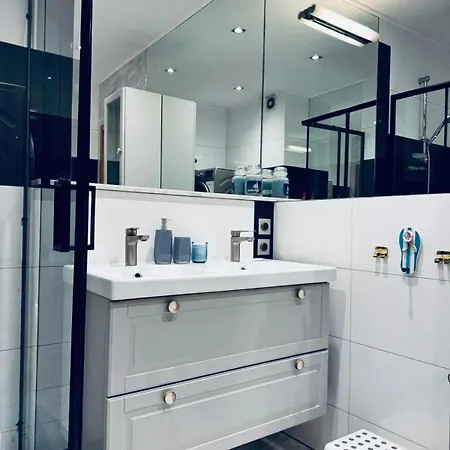 Przestronny Rodzinny - 110m2 Taras 25m2 アパート