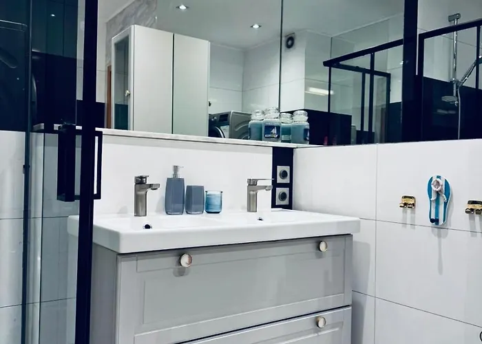 Przestronny Rodzinny - 110m2 Taras 25m2 Apartment